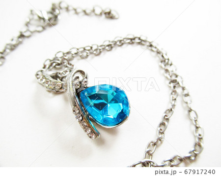 ブルートパーズのペンダント 67917240