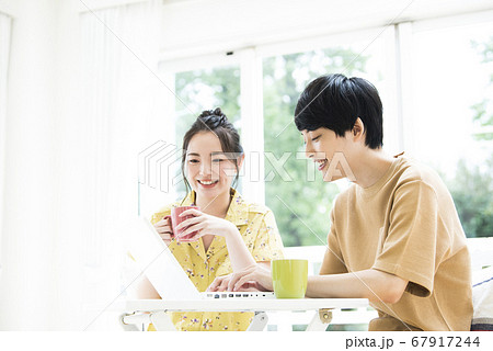 夫婦　パソコン　検索 67917244