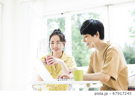 夫婦　パソコン　検索 67917245