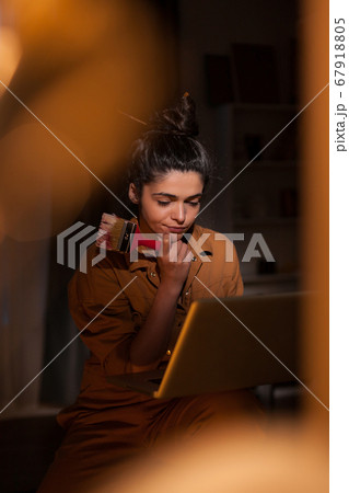 Focused young artist 67918805