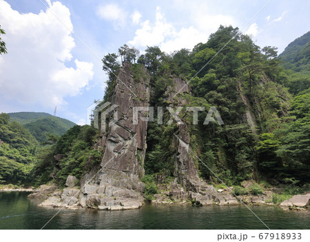 銅山川（吉野川最長の支流）の富郷渓谷「戻ヶ嶽」 67918933