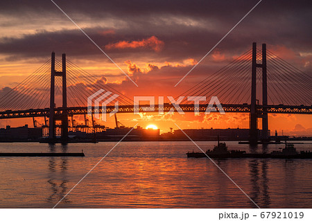 《神奈川県》横浜ベイブリッジ・夜明け 《神奈川県》横浜ベイブリッジ・夜明け 67921019