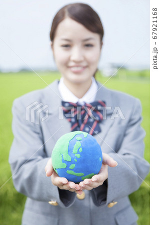 地球と女子高校生 地球と女子高校生 67921168