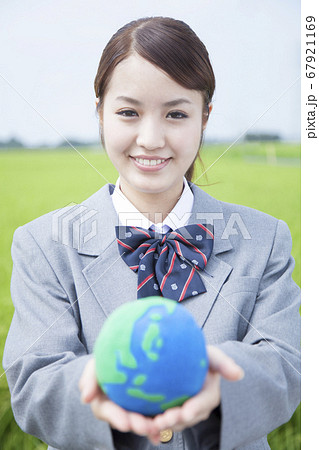 地球と女子高校生 地球と女子高校生 67921169