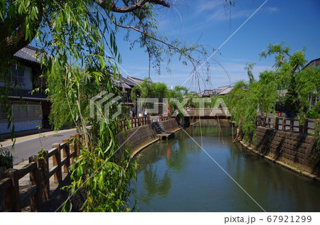 佐原の川と新緑 67921299