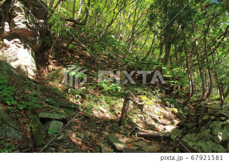 小菅の里 小菅神社奥社参道の賽の河原 小菅の里 小菅神社奥社参道の賽の河原 67921581