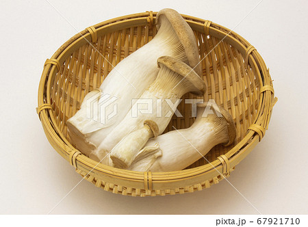 エリンギ、キノコ、食材 67921710