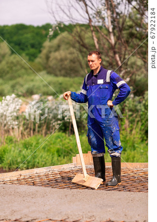 Leveling of the cement or concrete of the Leveling of the cement or concrete of the 67922184