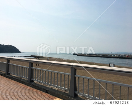 冬の江ノ島の海と空 67922218