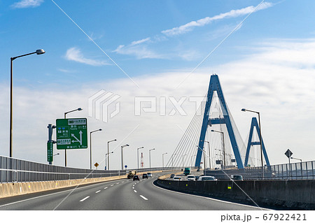愛知県　名港トリトンの青い橋名港東大橋 67922421