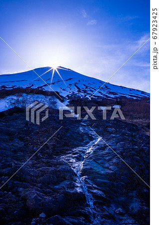 (静岡県)富士山、幻の滝、ダイヤモンド富士 (静岡県)富士山、幻の滝、ダイヤモンド富士 67923425
