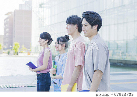 大学生のポートレート 大学生のポートレート 67923705