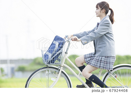 女子高生　自転車通学風景 