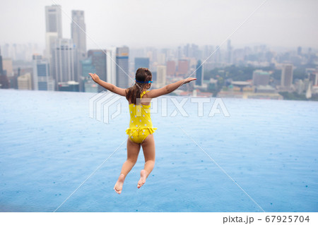 Kids swim in Singapore roof top swimming pool 67925704