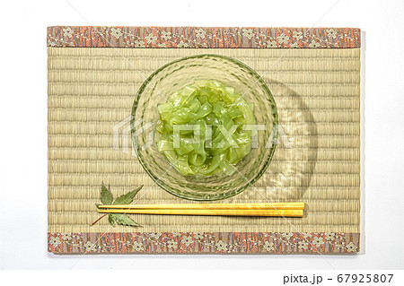 抹茶のくずきり　kudzu starch noodles japanese dessert 67925807