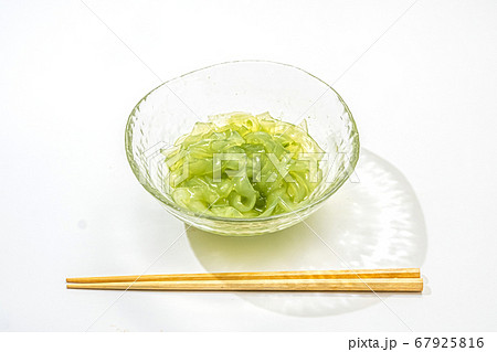 抹茶のくずきり　kudzu starch noodles japanese dessert 67925816