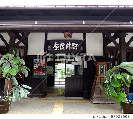 中山道奈良井宿の奈良井駅 67925908