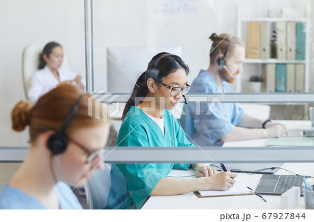 Medical team using headsets 67927844