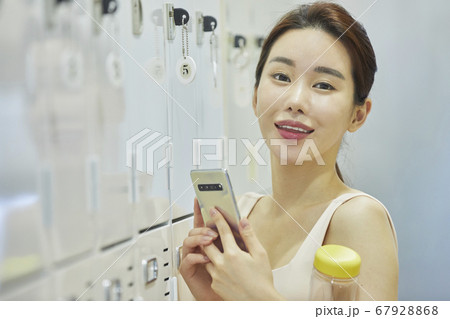 休憩 休み ロッカールーム 67928868