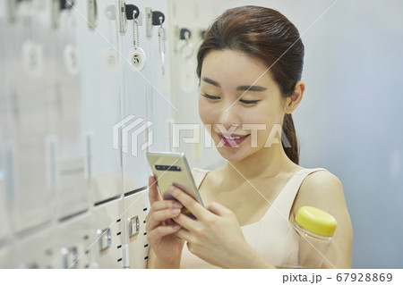 休憩 休み ロッカールーム 67928869