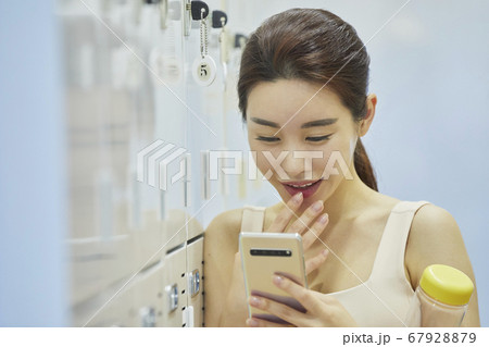 休憩 休み ロッカールーム 67928879