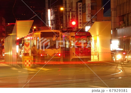 夜の函館駅前電停にて 函館市電 夜の函館駅前電停にて 函館市電 67929381