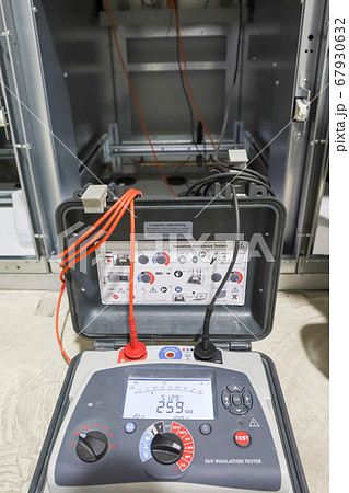 Insulation resistance test at medium voltage switchgear 67930632