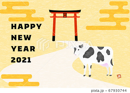 年賀状はがきテンプレート2021年丑年、初詣と神の使いの牛のイメージ 年賀状はがきテンプレート2021年丑年、初詣と神の使いの牛のイメージ 67930744