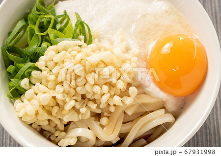 ぶっかけうどん(冷)。トッピングは、長芋とろろ･天かす･青ねぎ･生卵。 67931998