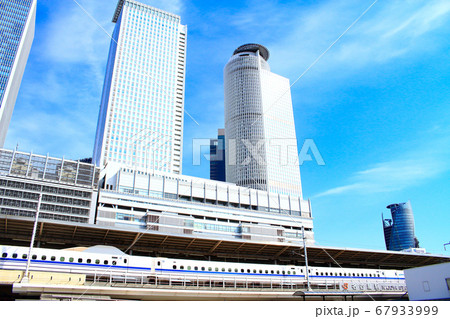 名古屋市、名古屋駅に停車する新幹線の風景 名古屋市、名古屋駅に停車する新幹線の風景 67933999