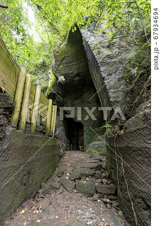 西伊豆　伊豆石採掘場跡　室岩洞 67934694