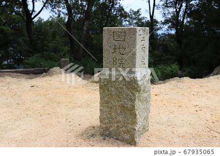 三角点（兵庫県 六甲山で撮影） 67935065