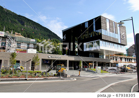 ノルウェー　ノルウェー鉄道　ベルゲン線のヴォス駅　ヴォスゴンドラの駅と接続 67938305