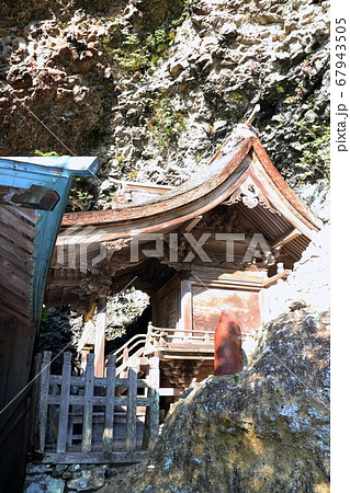 大川内山　岳神社の本殿 67943505