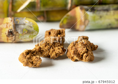 沖縄県産黒糖とサトウキビ 沖縄県産黒糖とサトウキビ 67945012