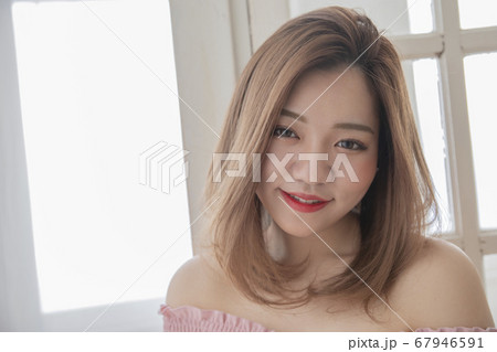 ストレート ミディアムヘアー 髪型 美容室 女性の写真素材