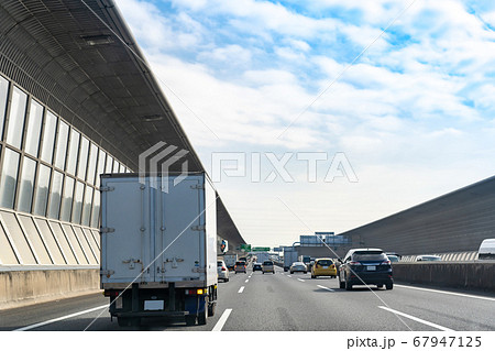 愛知県 もうすぐ名古屋南ジャンクションを走行するトラック 愛知県 もうすぐ名古屋南ジャンクションを走行するトラック 67947125