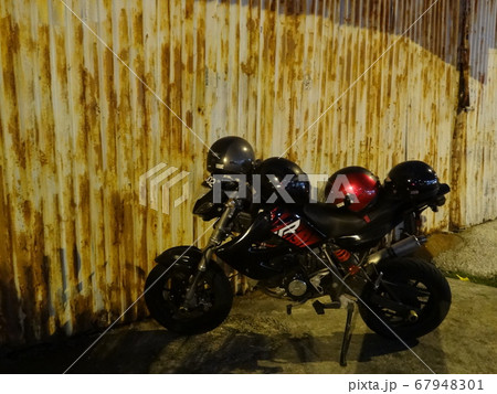 定員オーバーのオートバイ/Over capacity 67948301