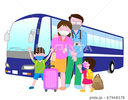 新型コロナウイルスの感染予防をしながら旅行を楽しむ家族のイラスト素材