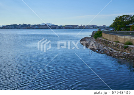 島根県松江市白潟公園遊歩道から北側(しんじ湖温泉方面)を見る 島根県松江市白潟公園遊歩道から北側(しんじ湖温泉方面)を見る 67948439