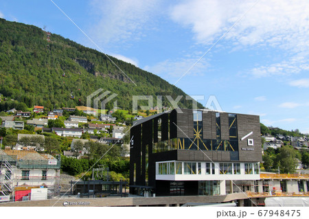 ノルウェー　ノルウェー鉄道　ベルゲン線ヴォス駅とハングルストッペンをつなぐヴォスゴンドラ全景 67948475