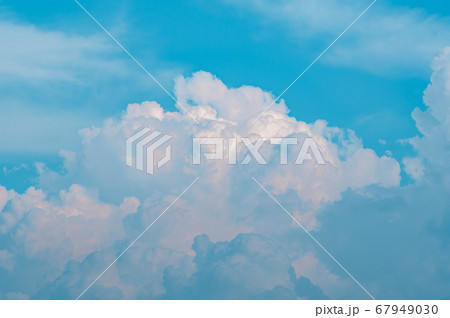 夏空 梅雨の晴れ間の積乱雲　c-3 明るめ  67949030