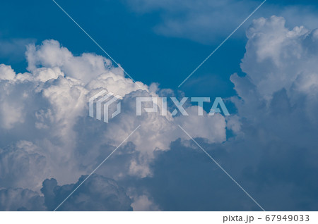 夏空 梅雨の晴れ間の積乱雲 d-2 高コントラスト 夏空 梅雨の晴れ間の積乱雲 d-2 高コントラスト 67949033