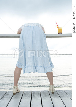 酔った女性 酔った女性 67951820