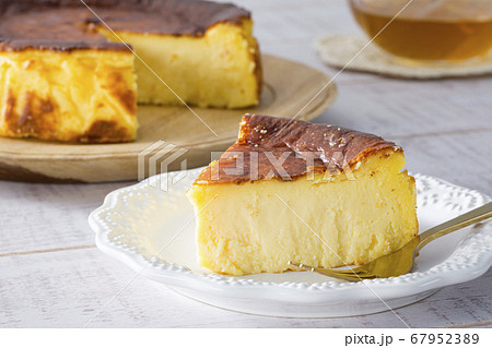 バスク風チーズケーキ バスク風チーズケーキ 67952389