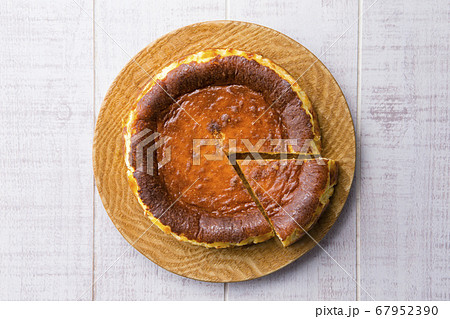 バスク風チーズケーキ バスク風チーズケーキ 67952390