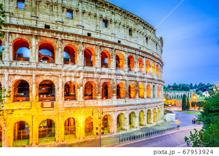 ニールヤング  AT THE ROMAN COLOSSEUM Colosseum in night, Rome, Italy - Stock Photo [67953924] - PIXTA