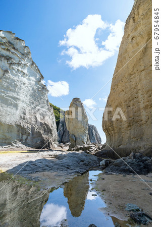 【青森県下北半島佐井村】如来の首：仏ヶ浦は緑色凝灰岩がつくる大小さまざまな奇岩が集まり極楽浄土の景観 67954845