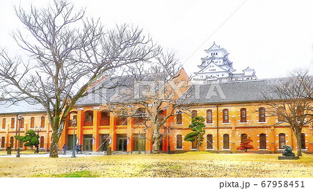 姫路市立美術館と白鷺城 姫路市立美術館と白鷺城 67958451