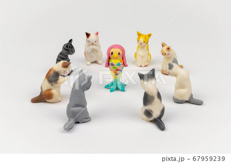 アマビエに疫病退散を願うミニ猫たち 67959239